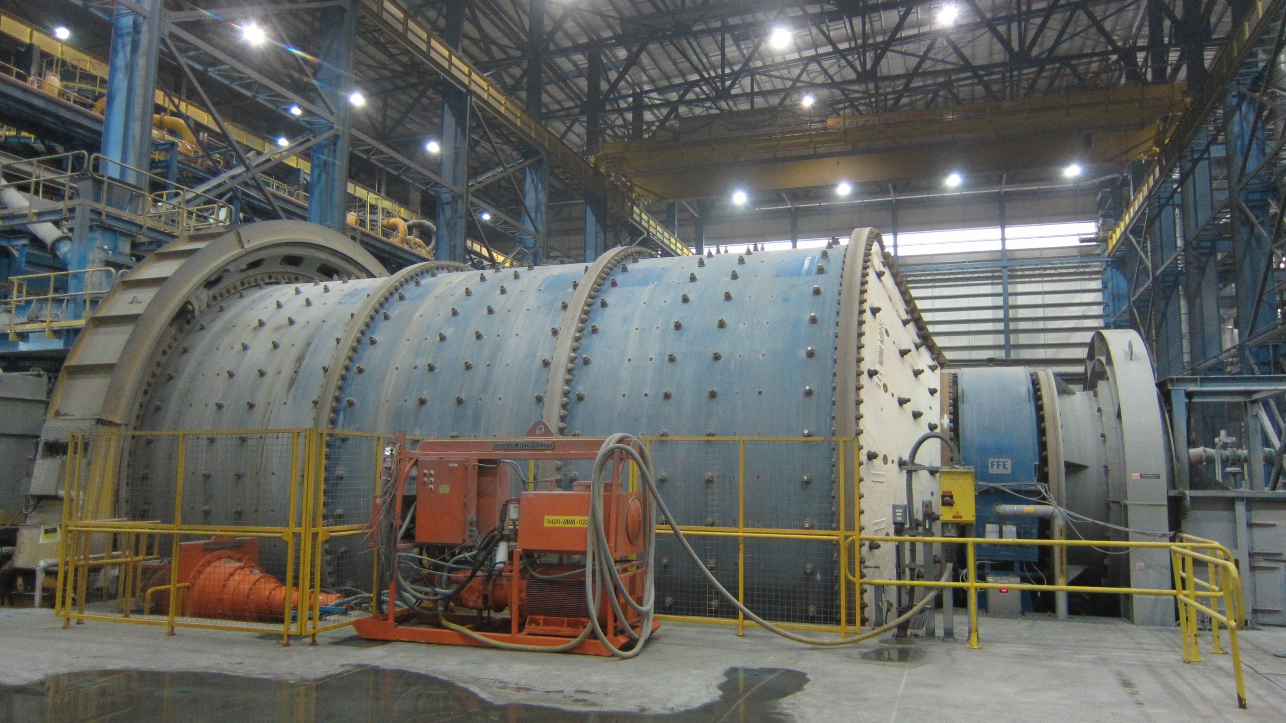 Adaptive control of ball mill circuits